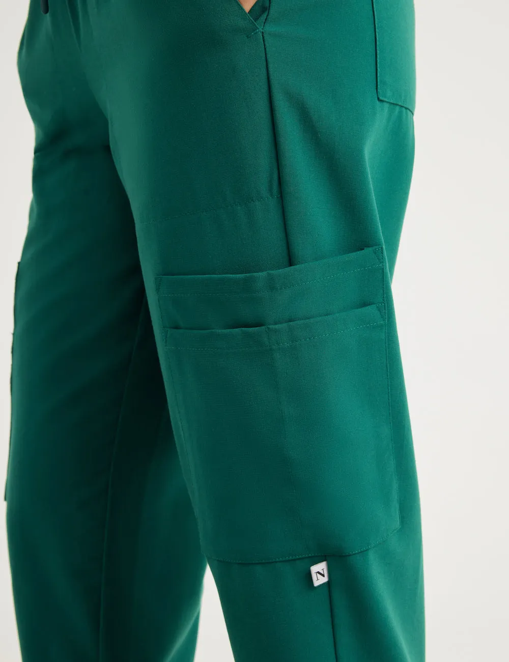 Womens 12-Pocket Scrub Jogger Pants - Hunter Green